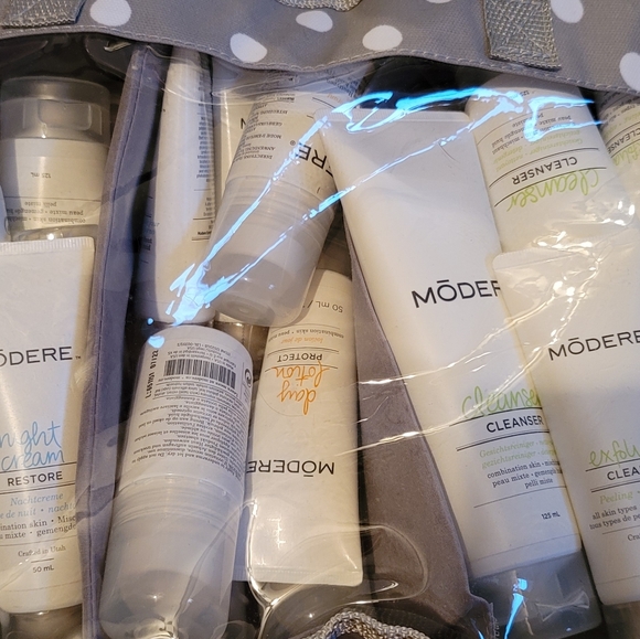 🚨3 for $115🚨 Assortment of Face Cream - Picture 1 of 4